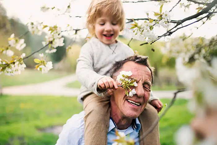 Grand père et son petit fils