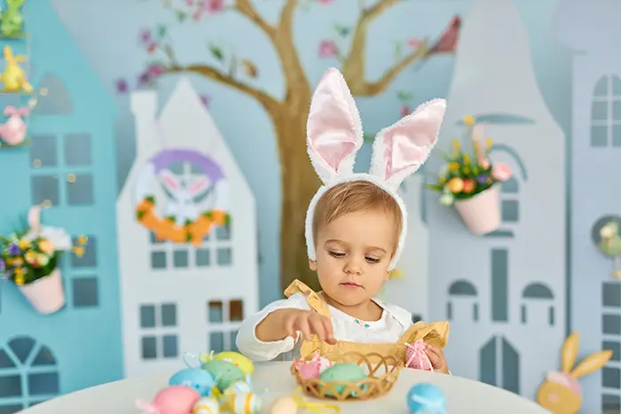 Petite fille avec des oreilles de lapin
